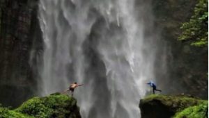Air Terjun Kabut Pelangi di Pronojiwo